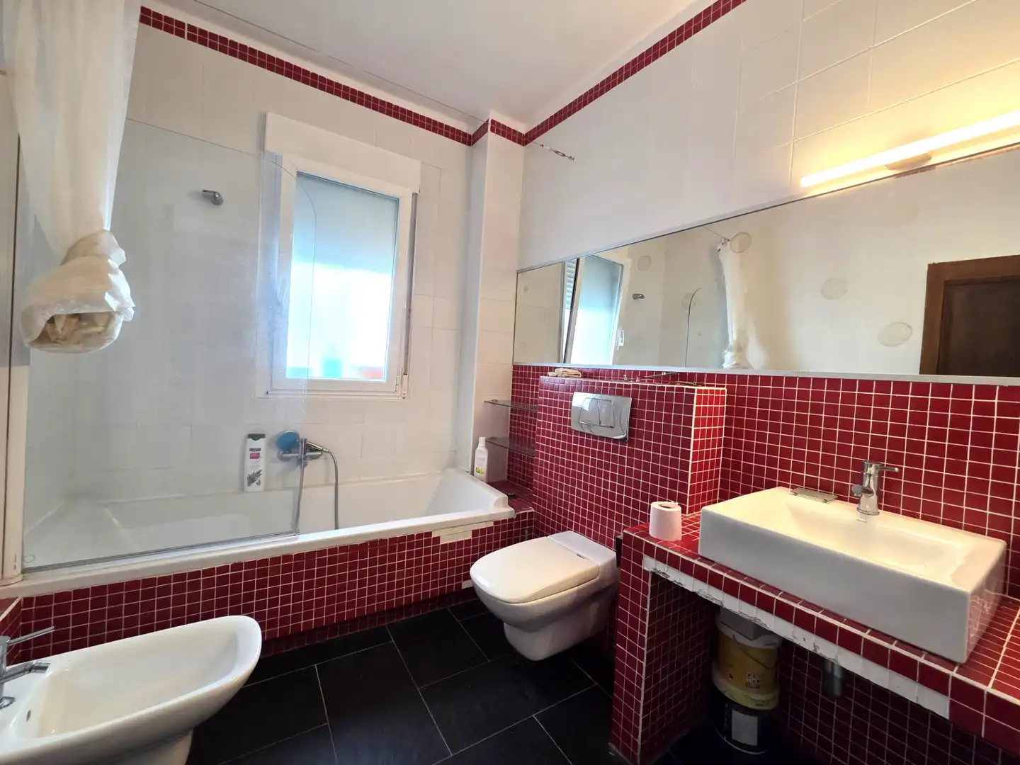 Bathroom of Flat for sale in Sanxenxo  with Parquet flooring, Terrace and Oven