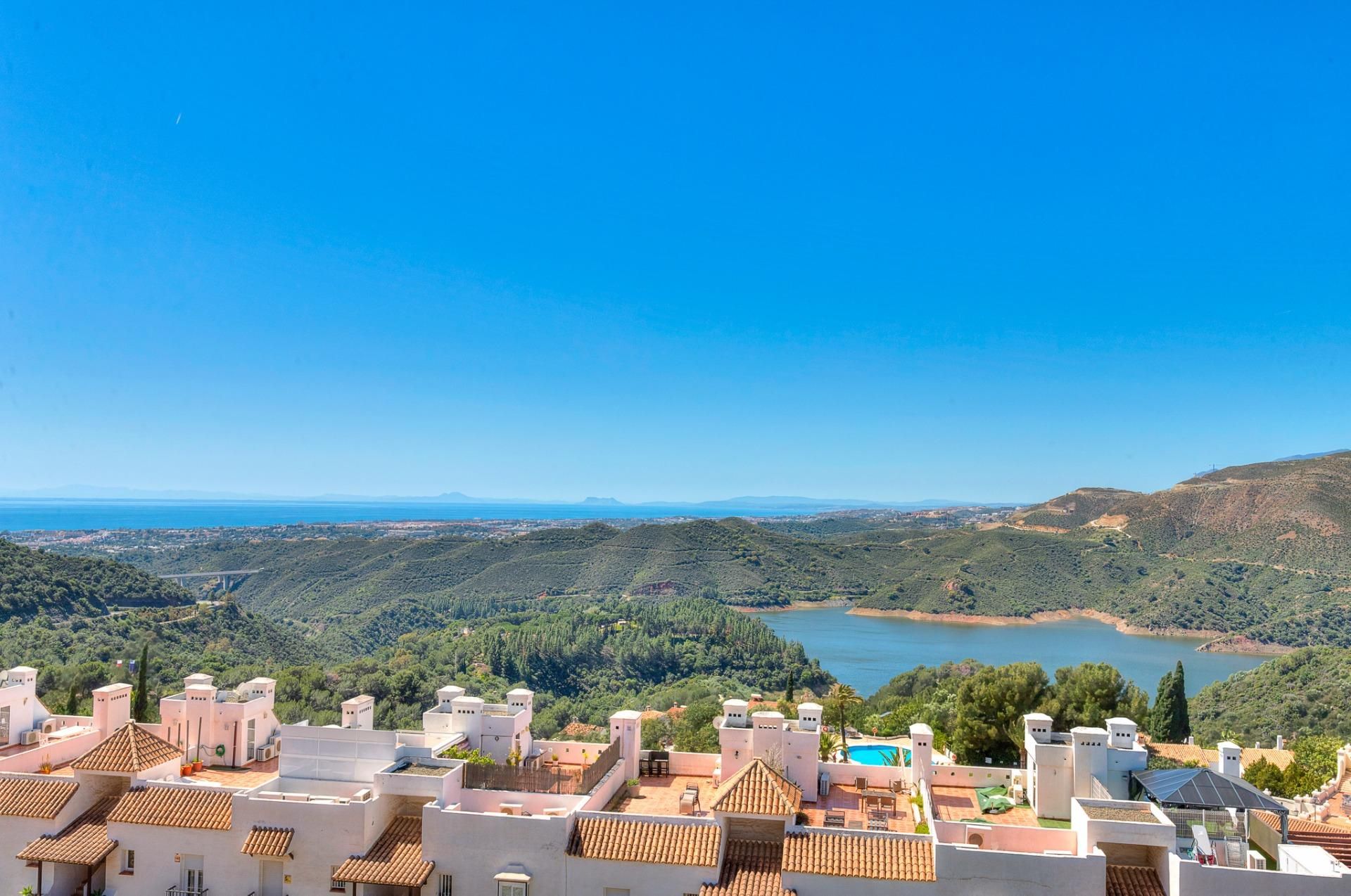 Exterior view of Attic for sale in Istán  with Air Conditioner, Heating and Private garden