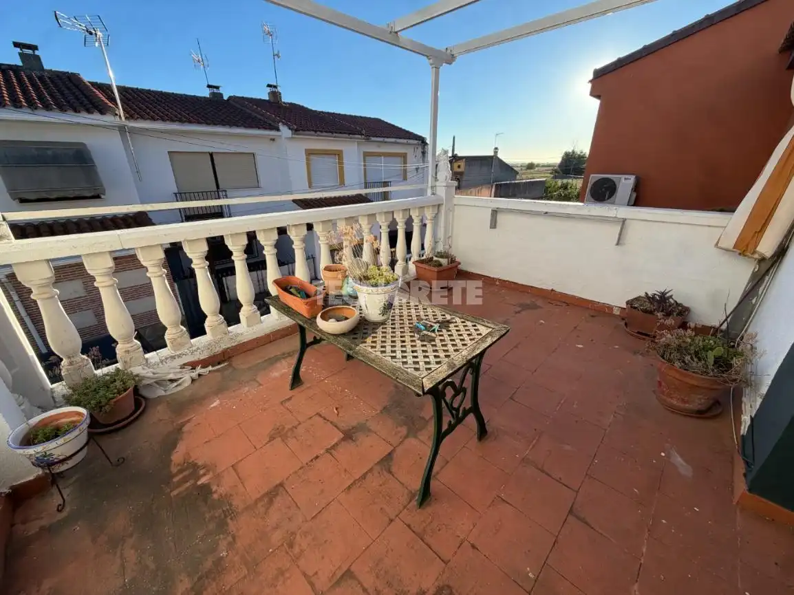 Casa aparellada amb terrassa en venda a C. la Virgen, imagen 23