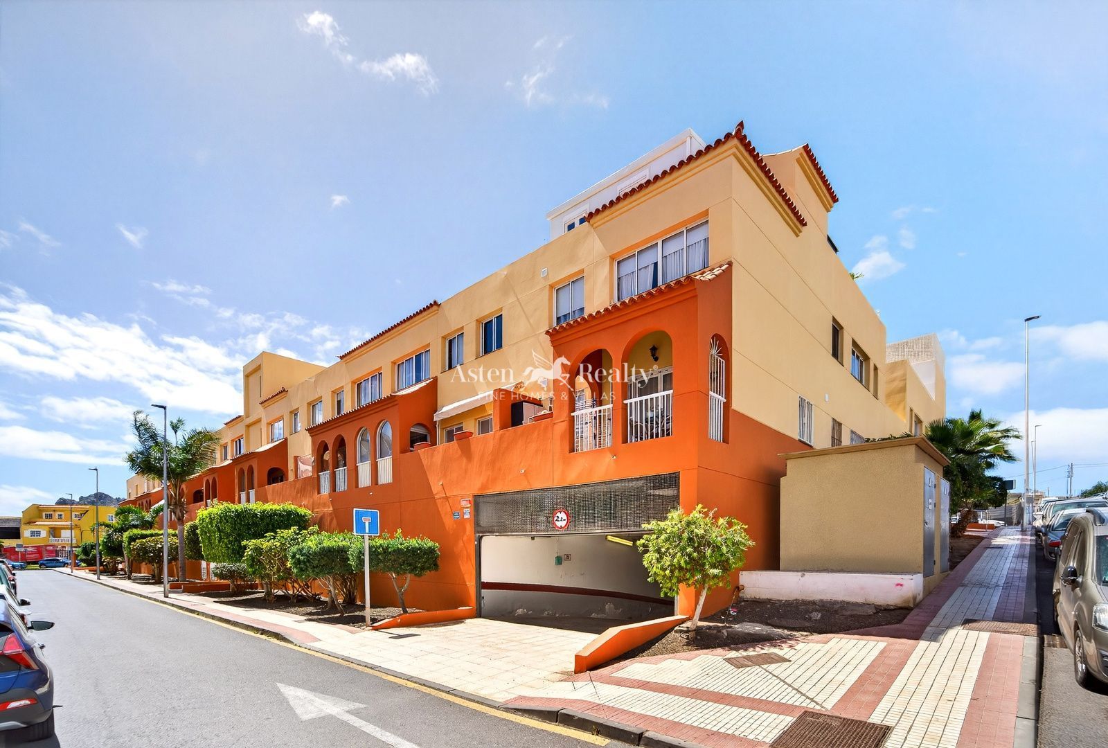 Vista exterior de Piso en venta en Arona con Amueblado y Horno