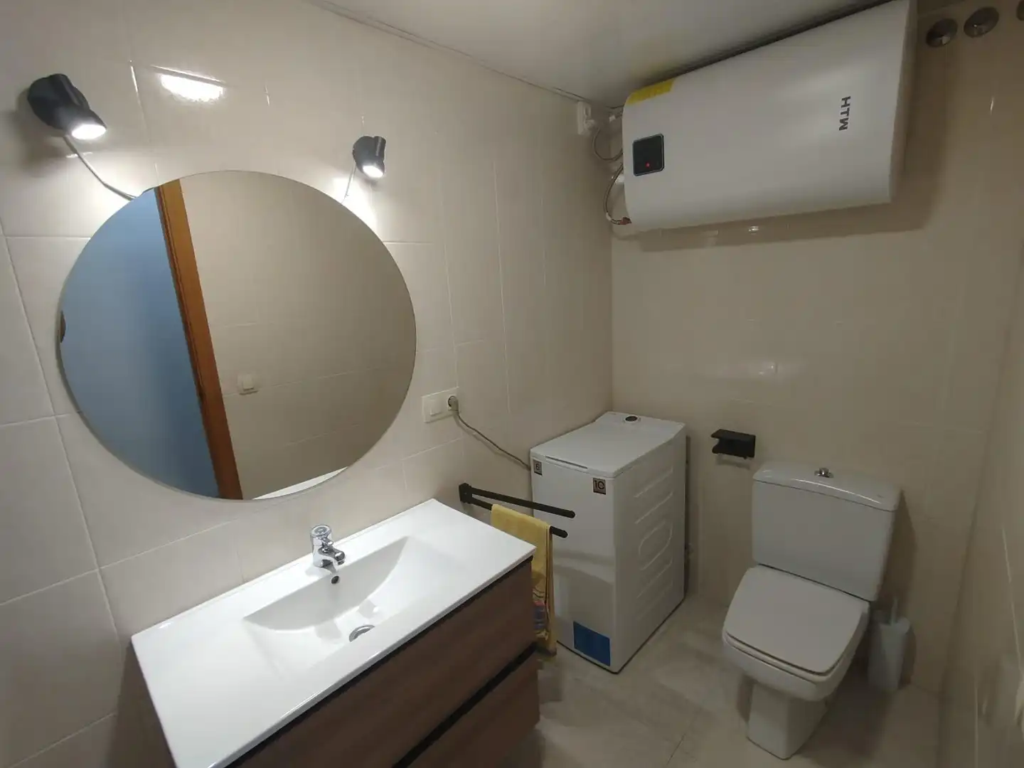 Bathroom of Flat for rent in Manresa  with Air Conditioner, Heating and Storage room