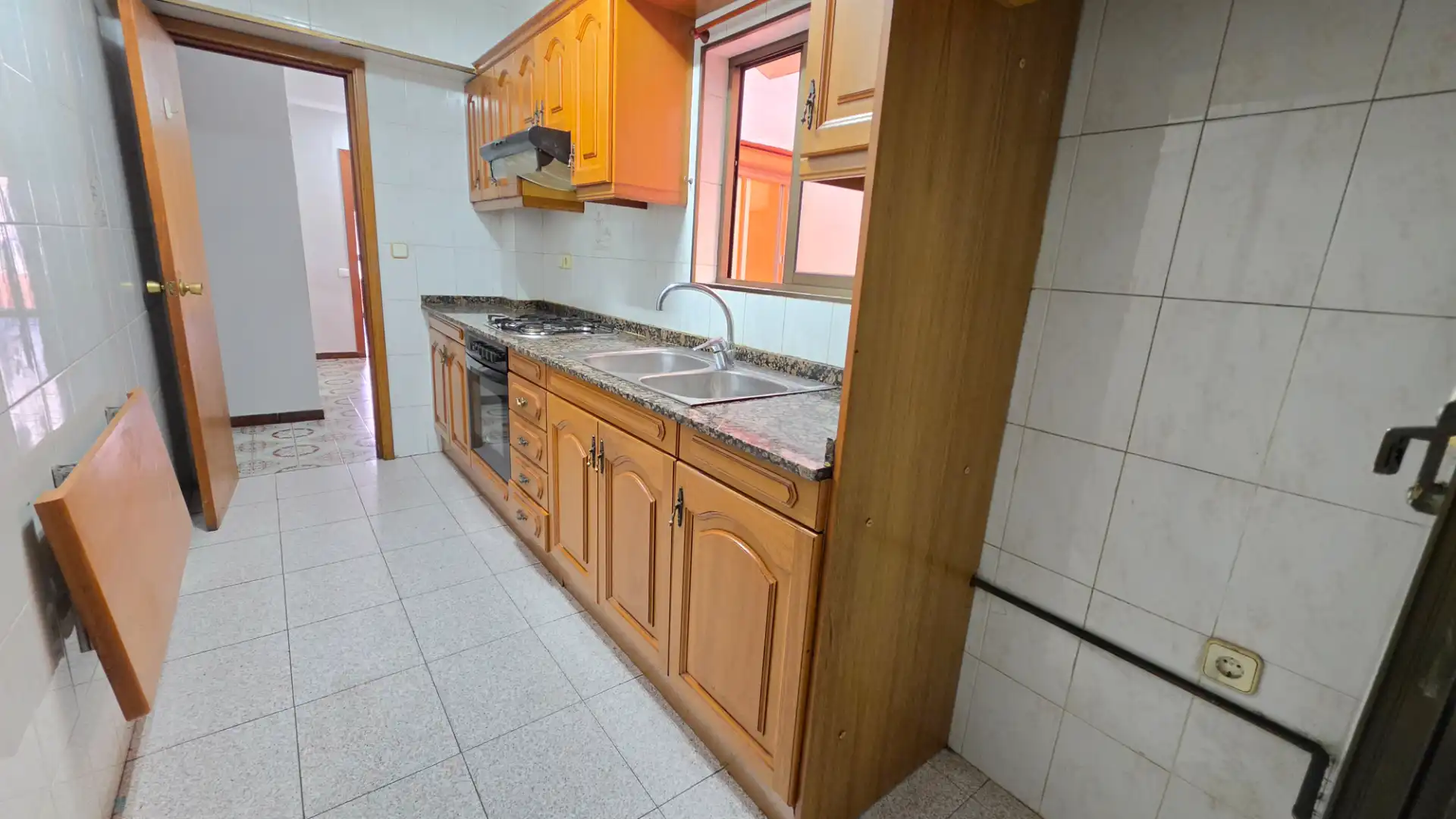 Küche von Wohnung zum Verkauf in Tarragona mit Klimaanlage, Heizung und Terrasse