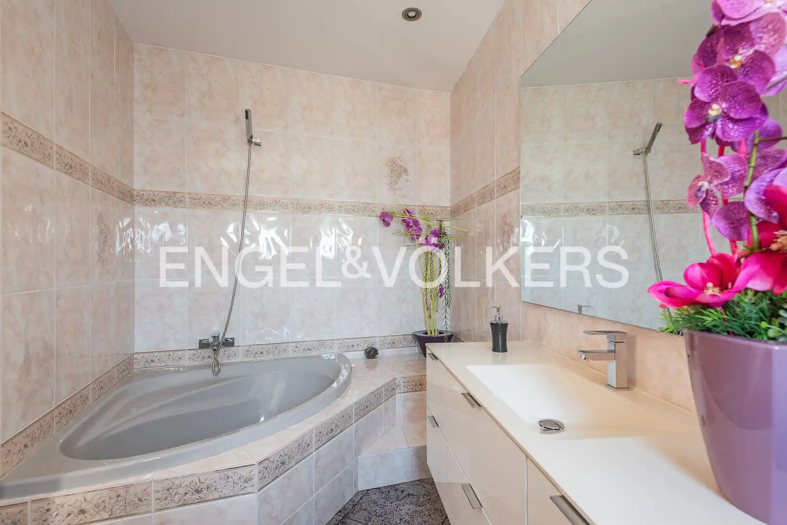 Bathroom of Houses for sale in Molins de Rei  with Heating, Private garden and Balcony