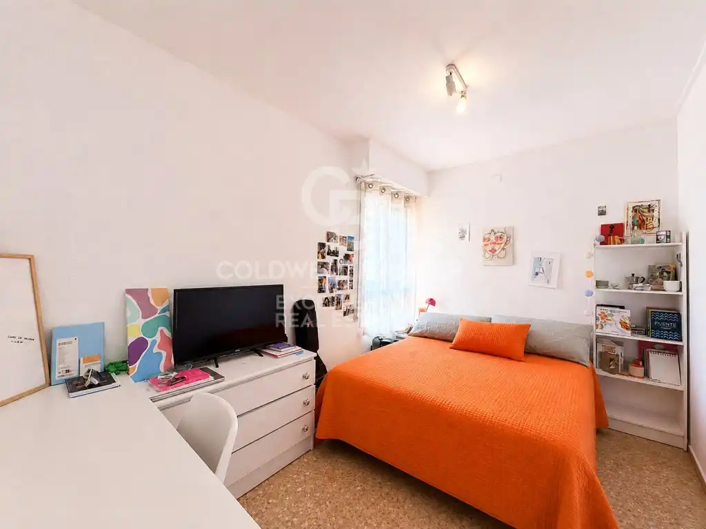 Bedroom of Flat for sale in Valencia