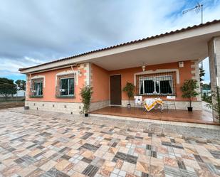 Vista exterior de Casa o xalet en venda en Cartagena amb Jardí privat i Moblat