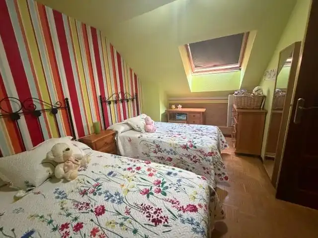Dormitori de Dúplex en venda en León Capital  amb Calefacció i Parquet