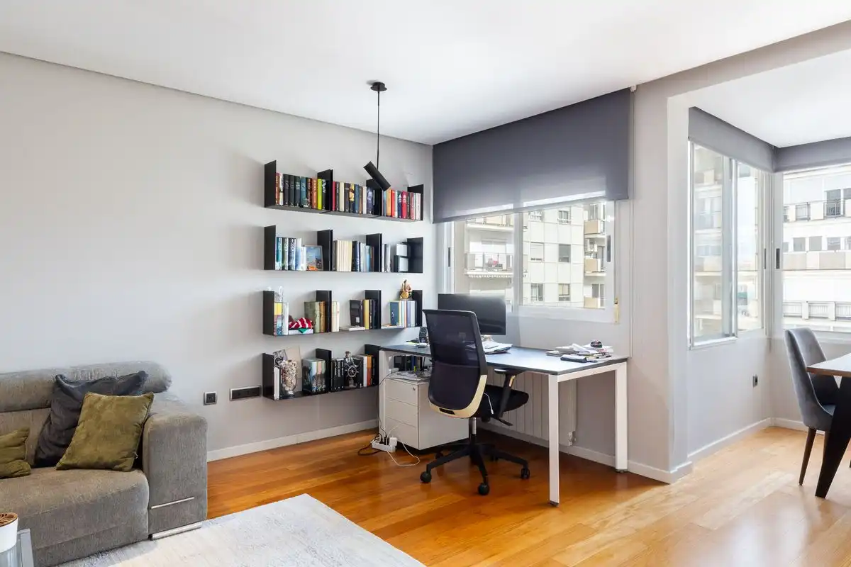 Flat with lift for sale in Carrer de Ramón Gordillo, imagen 2