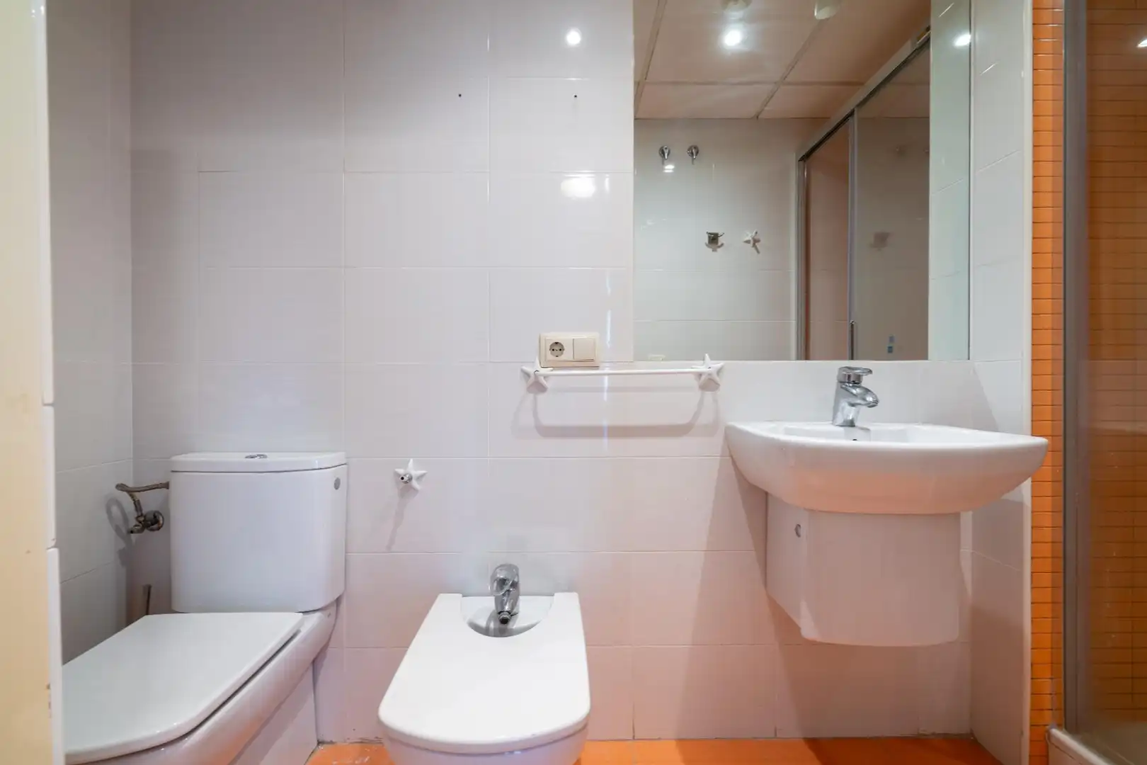 Bathroom of Flat for sale in Almería  with Air Conditioner, Terrace and Storage room