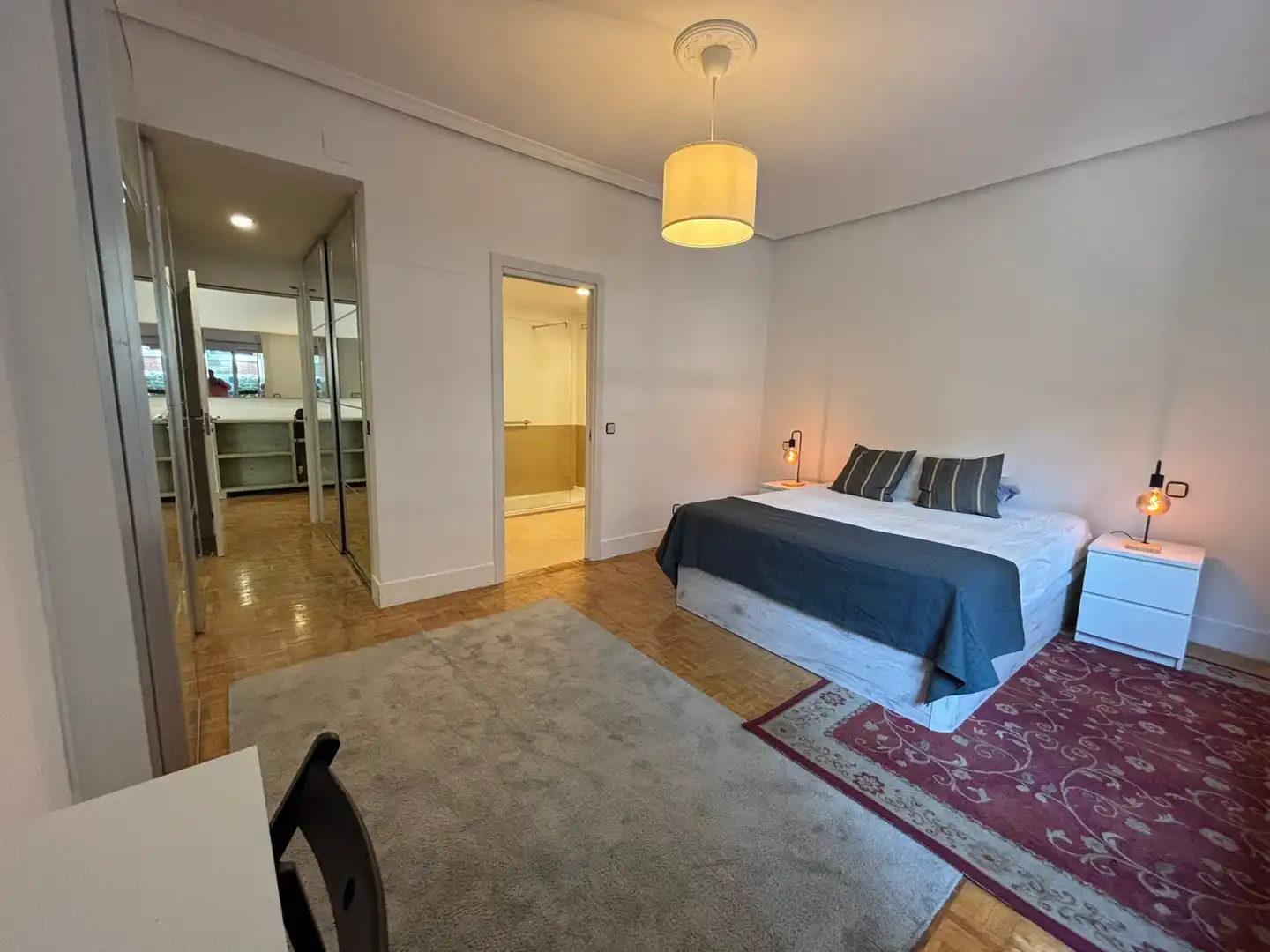 Schlafzimmer von Wohnung zur Miete in Madrid mit Klimaanlage, Heizung und Möbliert