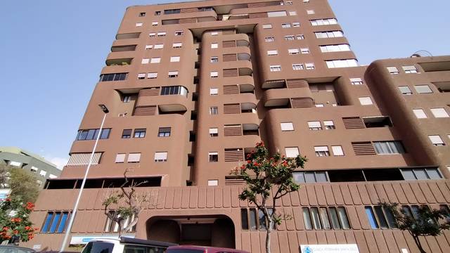 Local comercial en Venta en C/ Gilberto Cayol en La Salle - Cuatro Torres