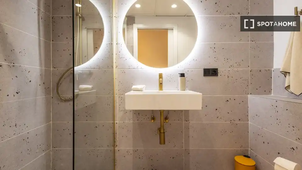 Baño de Piso de alquiler en Valencia con Aire acondicionado, Calefacción y Amueblado