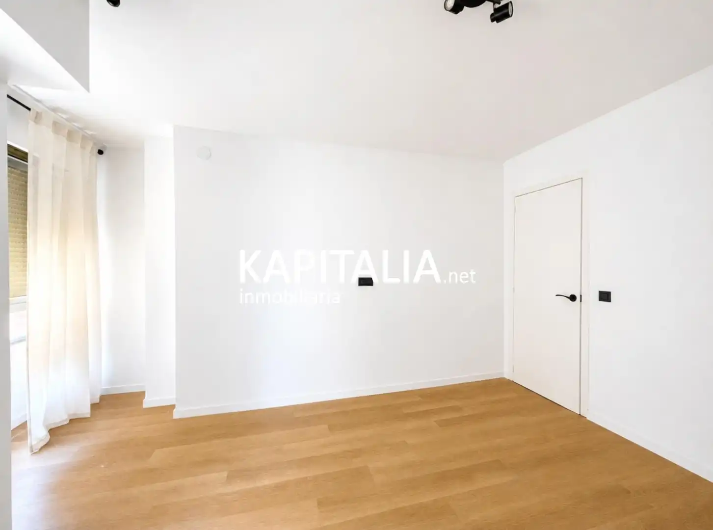 Schlafzimmer von Wohnung zum Verkauf in Ontinyent mit Parkett und Balkon