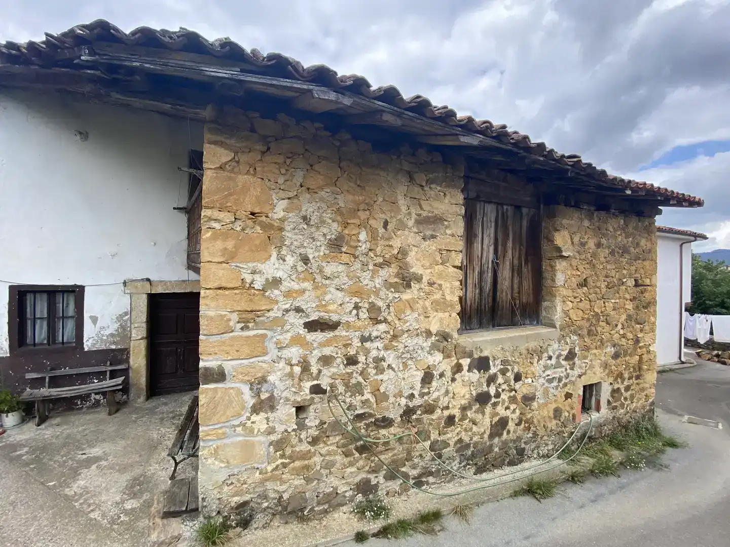Vista exterior de Piso en venta en Piloña con Jardín privado, Trastero y Balcón