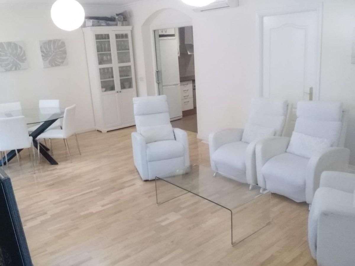Sala de estar de Piso de alquiler en Ávila Capital con Aire acondicionado, Calefacción y Jardín privado