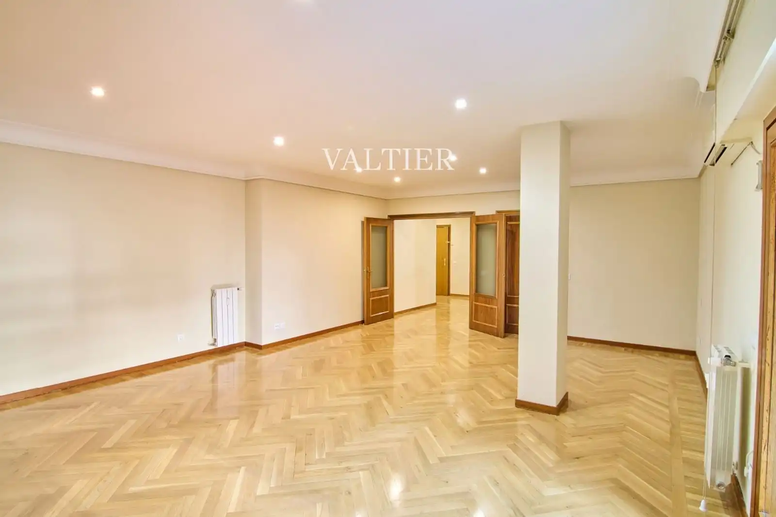 Flat for rent in Madrid  with Air Conditioner, Terrace and Swimming Pool