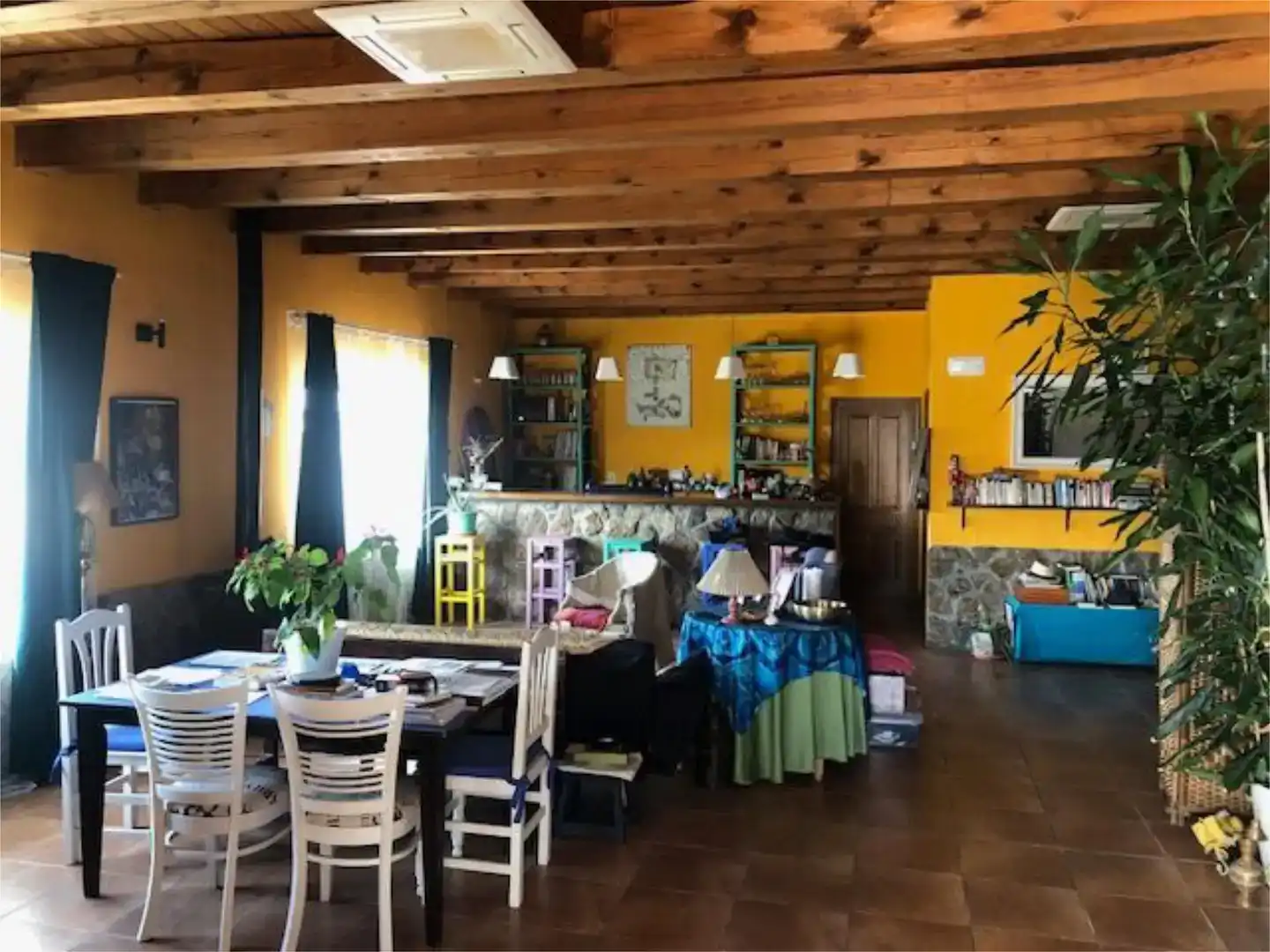 Menjador de Local en venda en Roelos de Sayago amb Aire condicionat