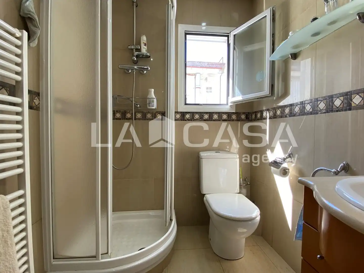 Baño de Ático en venta en Santa Coloma de Gramenet con Calefacción y Terraza