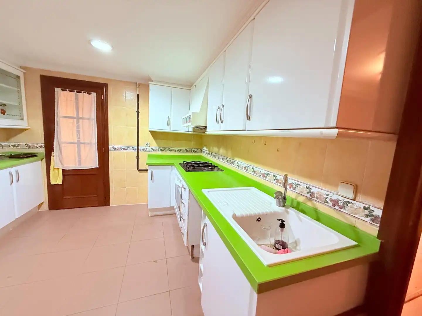 Küche von Wohnung zum Verkauf in Valencia mit Parkett und Terrasse