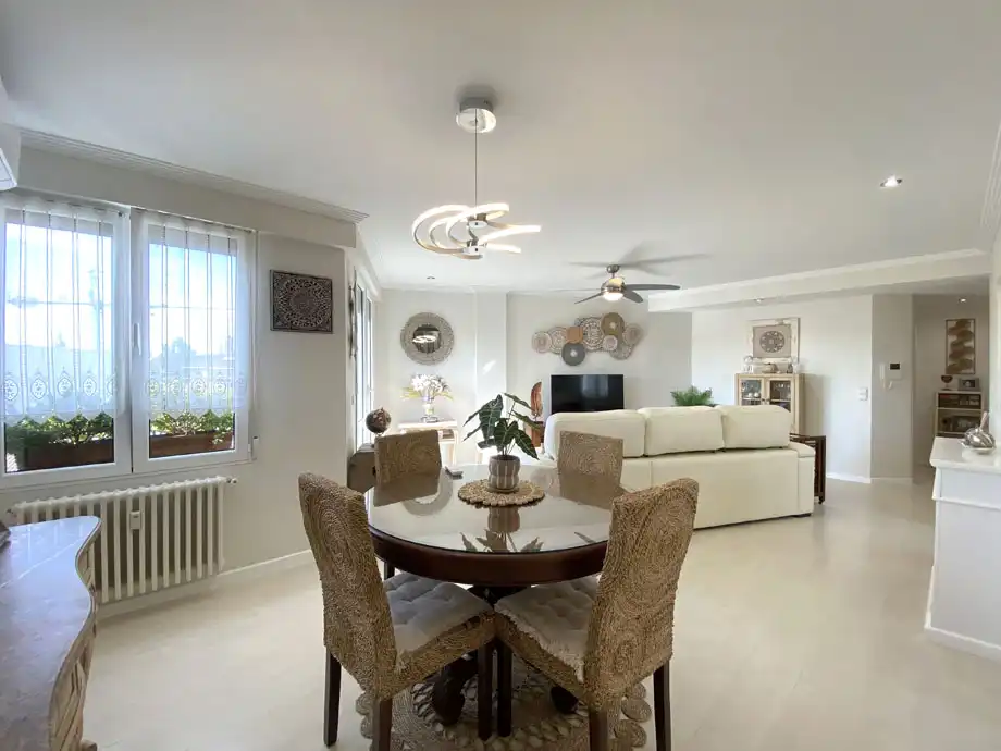 Comedor de Piso en venta en Vitoria - Gasteiz con Calefacción y Terraza