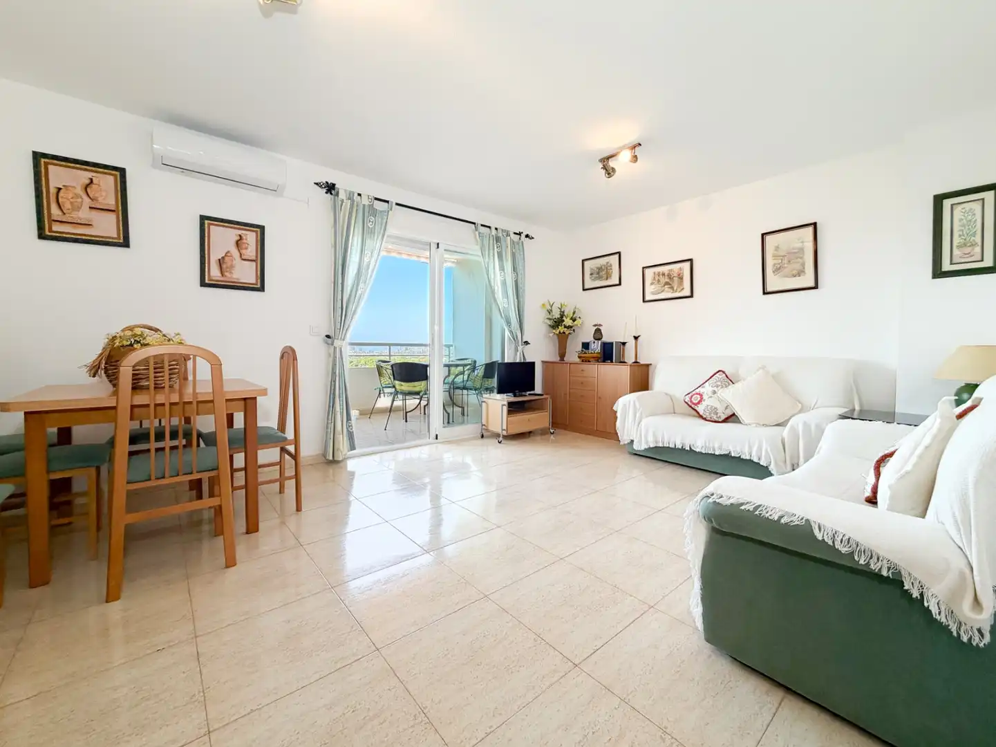 Sala d'estar de Apartament en venda en El Campello amb Aire condicionat, Jardí privat i Traster