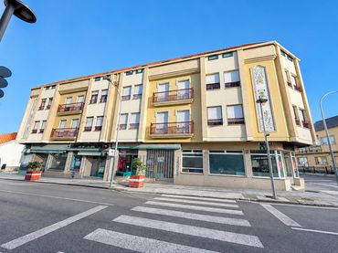 Pis amb balcó en venda a Aguiño