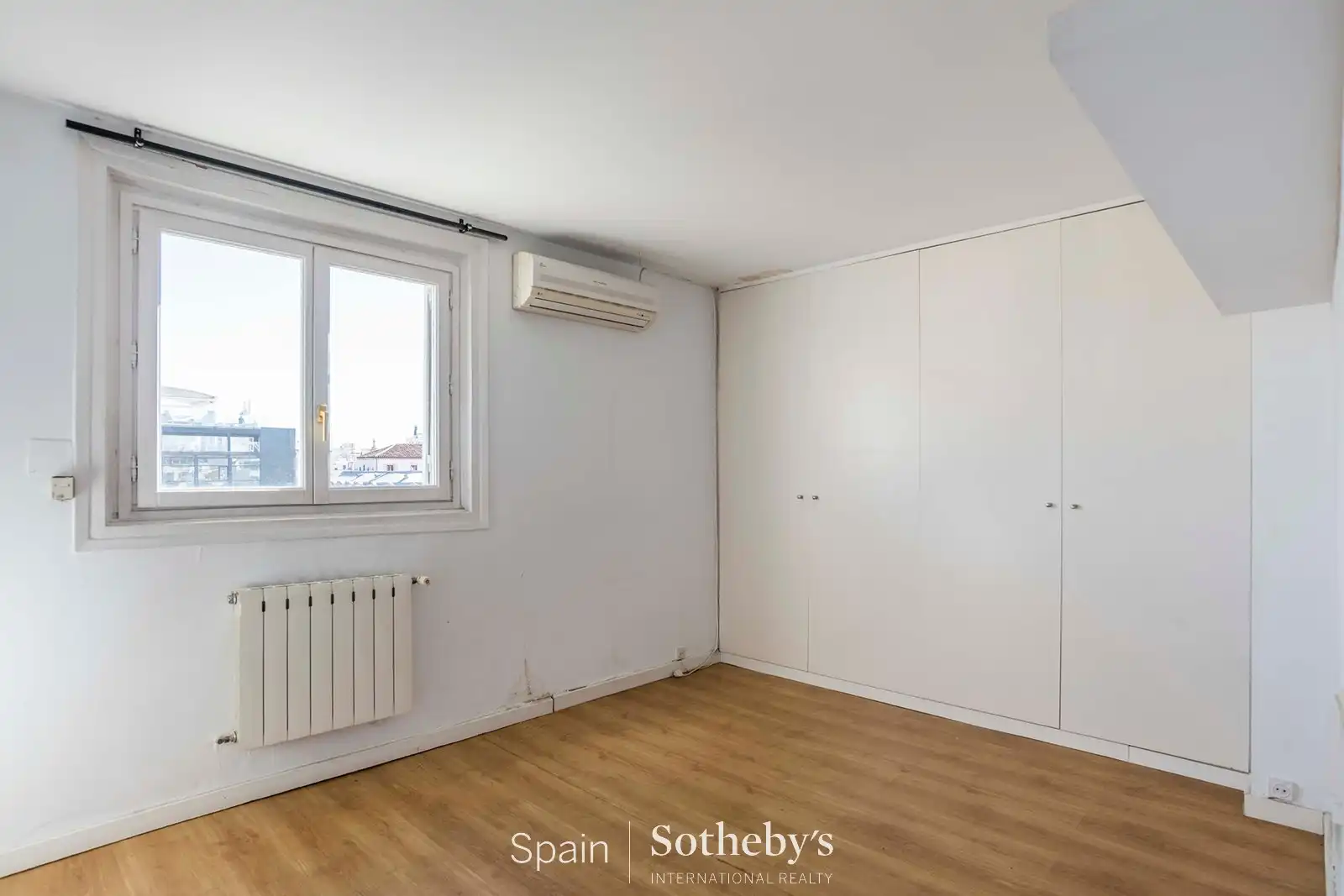 Bedroom of Attic for sale in Madrid  with Air Conditioner, Heating and Terrace