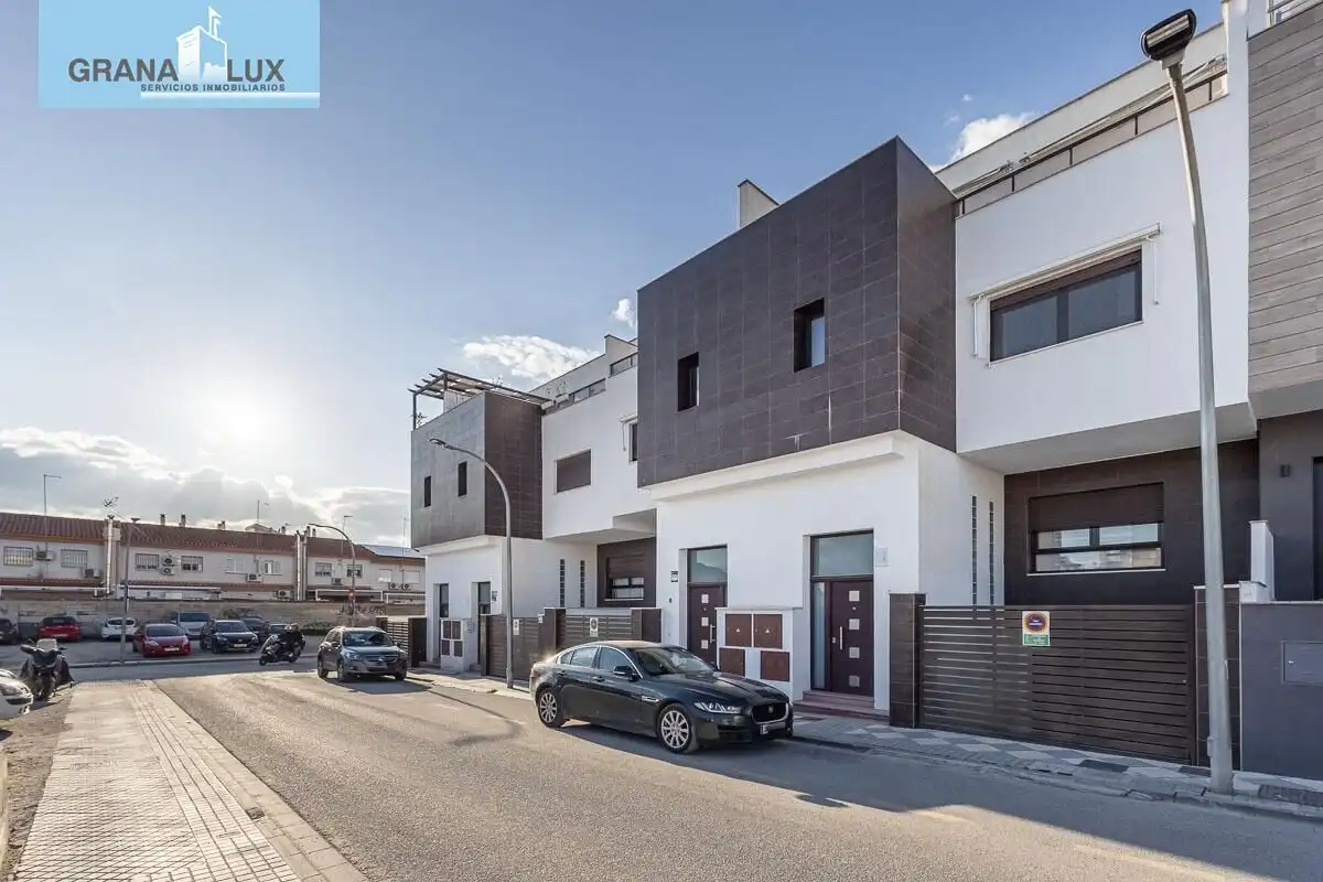 Exterior view of Houses for sale in Granada  with Air Conditioner, Heating and Terrace