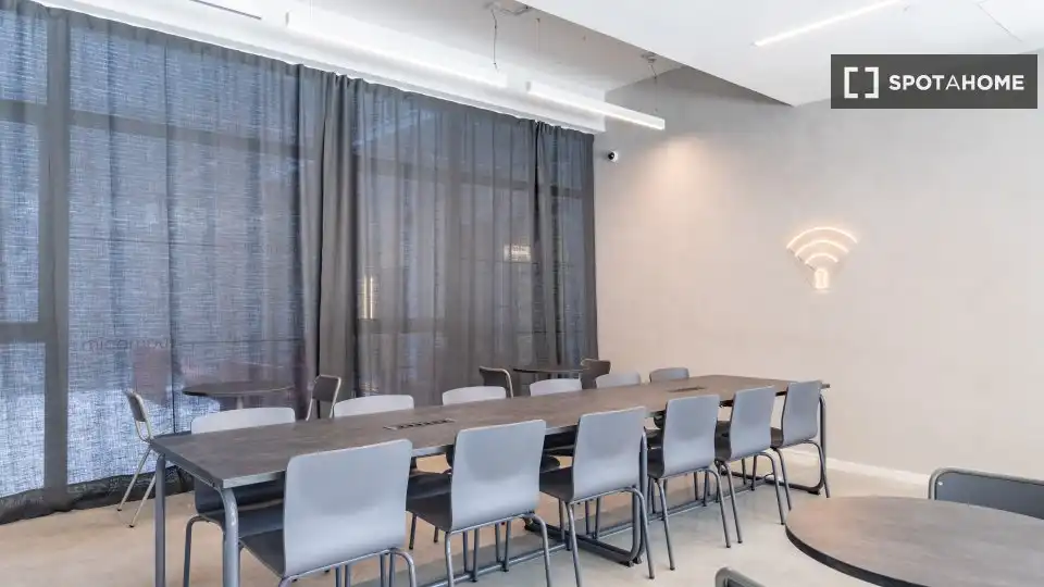 Room in Port Forum