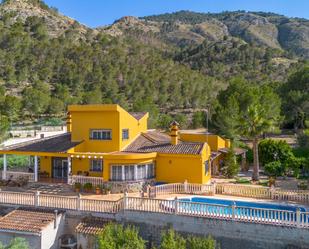 Vista exterior de Casa o xalet en venda en Orihuela amb Jardí privat, Terrassa i Traster