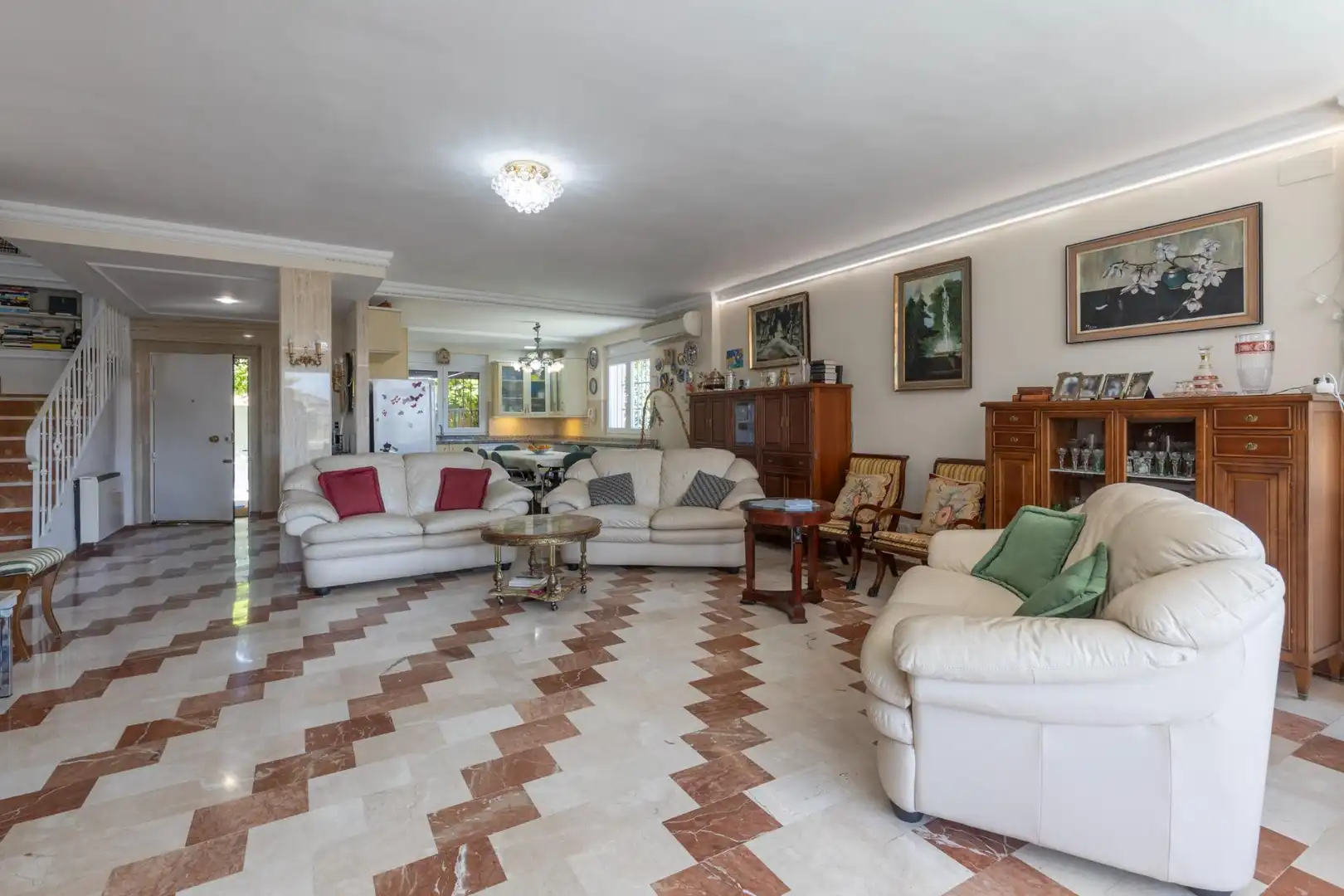 Sala d'estar de Casa o xalet en venda en Las Gabias amb Piscina comunitària
