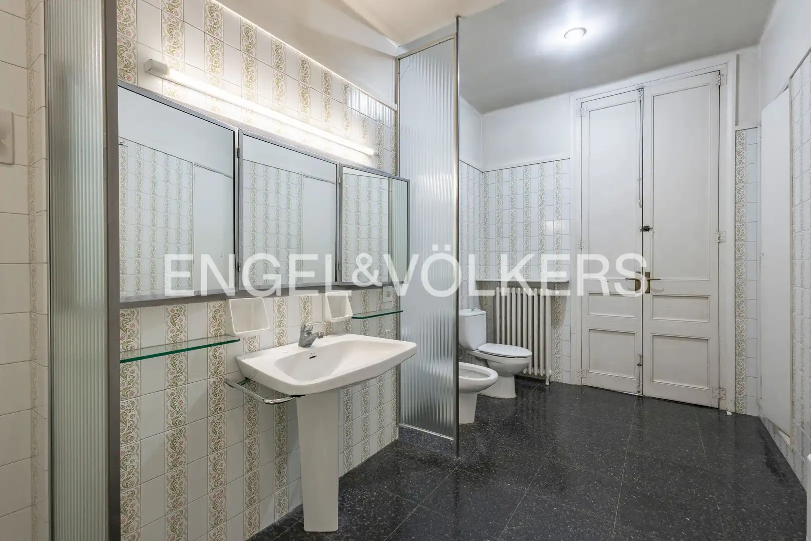 Baño de Casa o chalet en venta en Sant Boi de Llobregat con Aire acondicionado, Calefacción y Jardín privado