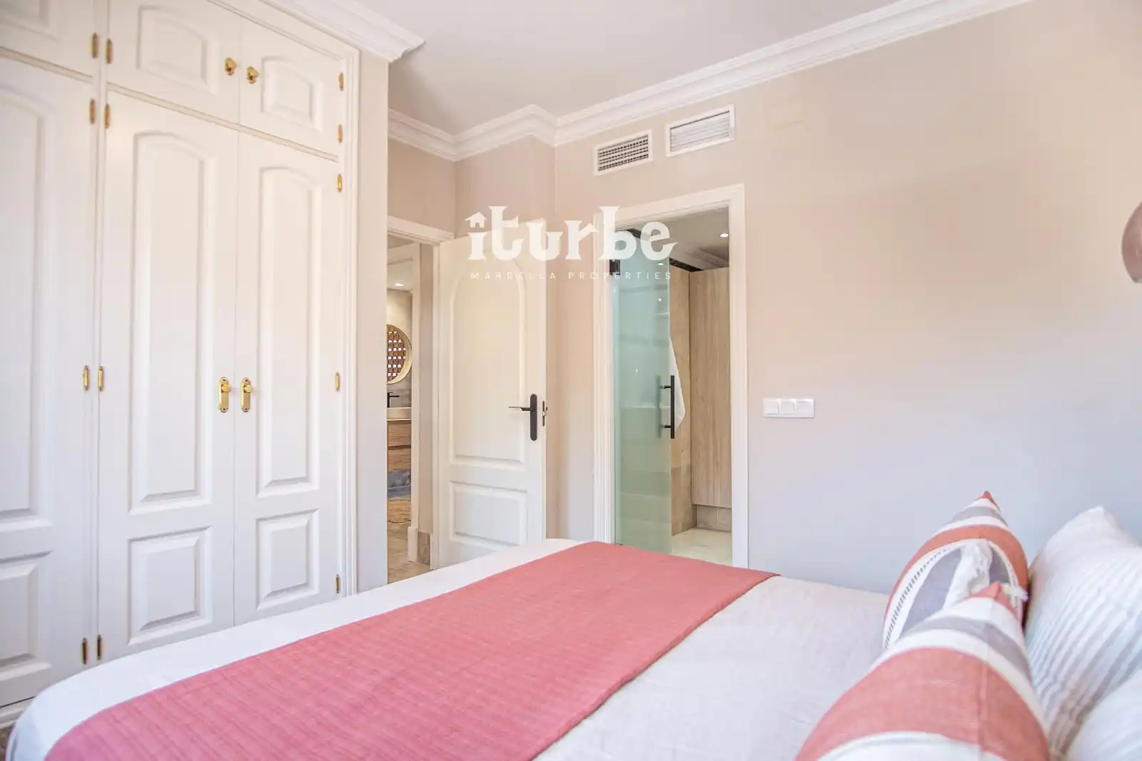 Houses for rent in Eagle-Santa Clara Golf, 14, Alto de los Monteros
