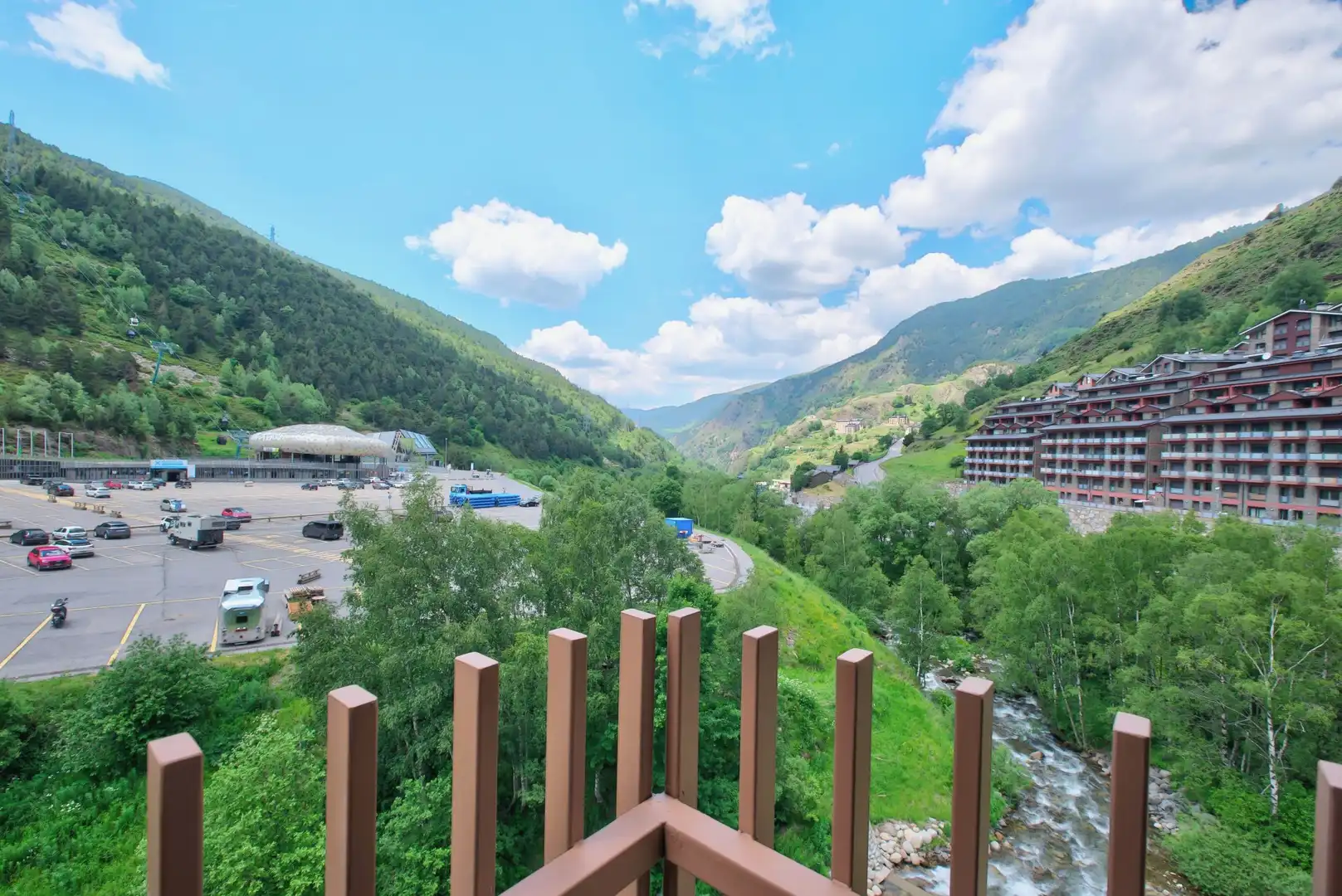Außenansicht von Wohnung zur Miete in Canillo mit Heizung, Terrasse und Abstellraum