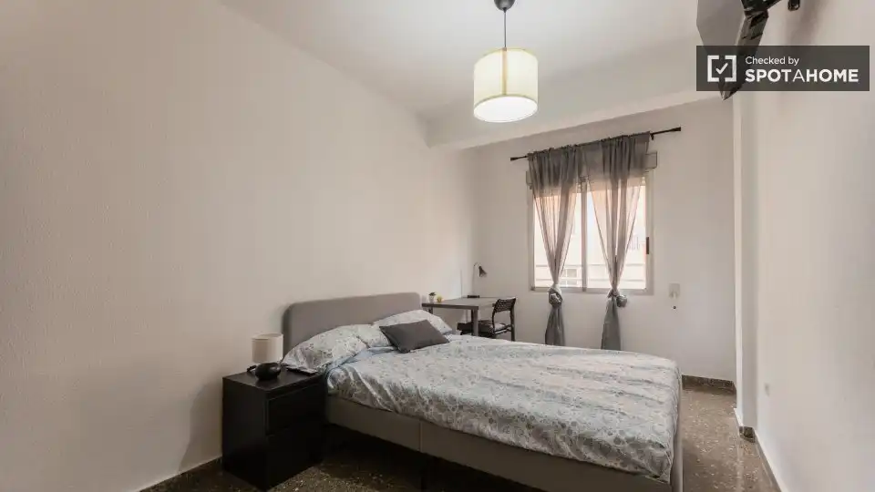 Room in Barrio de Benicalap