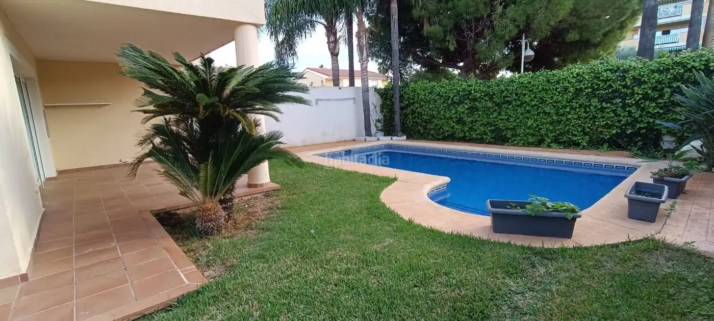 Doppelhaushälfte mit Garten zur Miete in Carrer de la Gralla 31