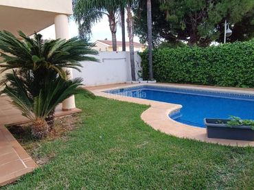 Doppelhaushälfte mit Garten zur Miete in Carrer de la Gralla 31