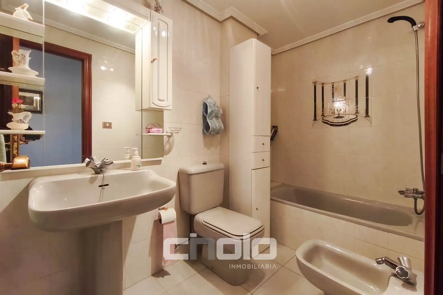 Baño de Piso en venta en Lugo con Calefacción, Trastero y Amueblado