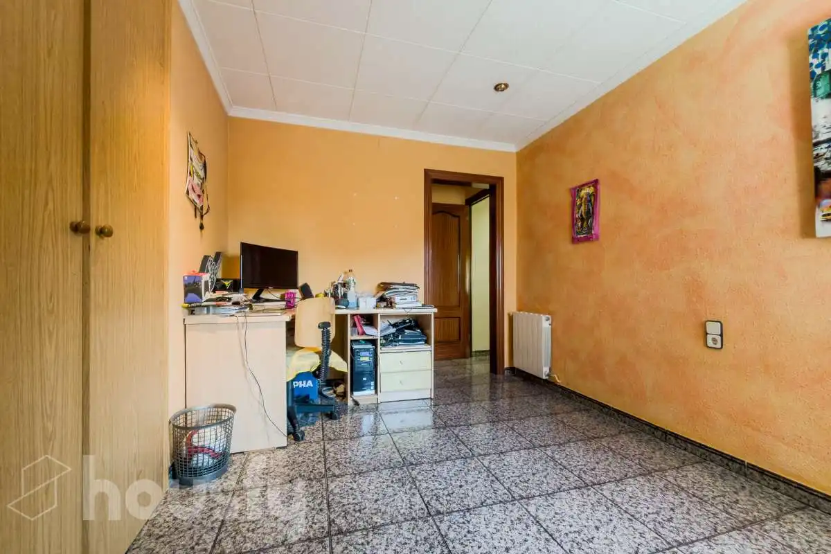 Houses for sale in Santa Coloma de Gramenet  with Air Conditioner, Heating and Private garden