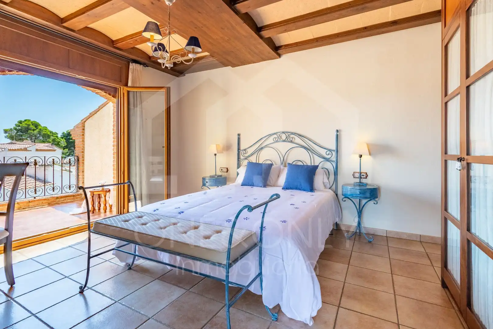 Dormitori de Casa o xalet en venda en Mont-roig del Camp amb Aire condicionat, Calefacció i Jardí privat