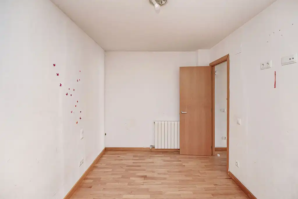 Bedroom of Flat for sale in Girona  with Heating and Storage room