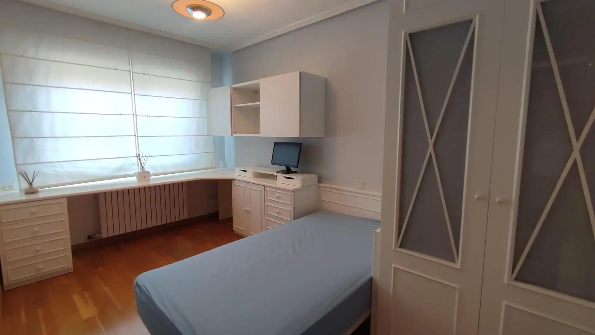 Habitación de Casa adosada de alquiler en Zaragoza con Aire acondicionado, Calefacción y Jardín privado