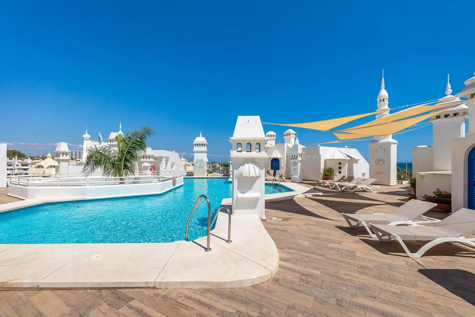 Piscina de Apartamento en venta en Benalmádena con Aire acondicionado, Calefacción y Terraza
