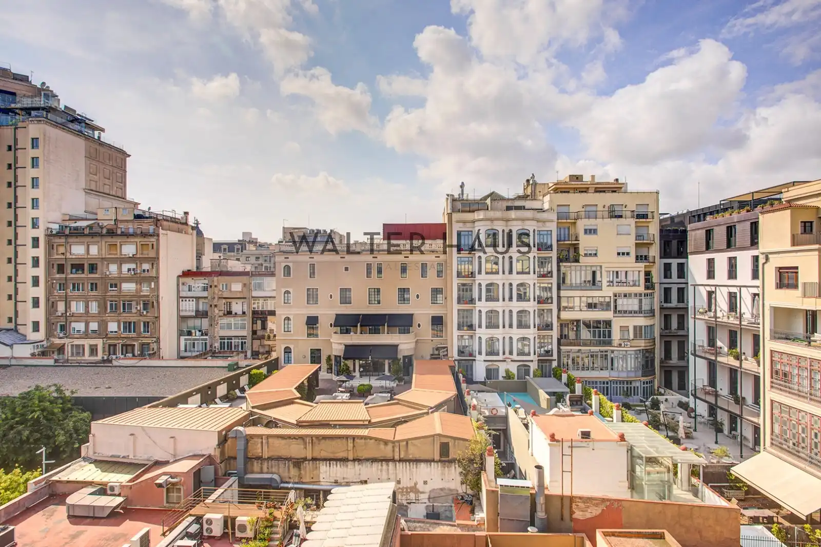 Vista exterior de Piso en venta en Barcelona con Terraza, Amueblado y Horno