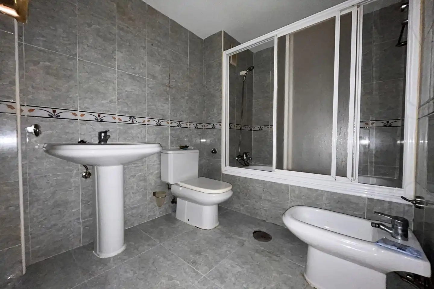 Baño de Apartamento en venta en Villajoyosa / La Vila Joiosa con Terraza y Alarma