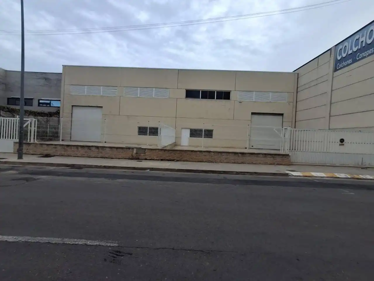 Vista exterior de Nau industrial de lloguer en Catarroja