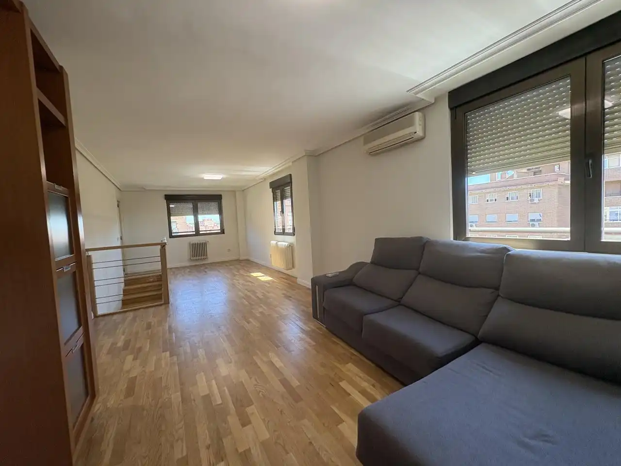 Sala d'estar de Dúplex en venda en Madrid amb Calefacció i Parquet