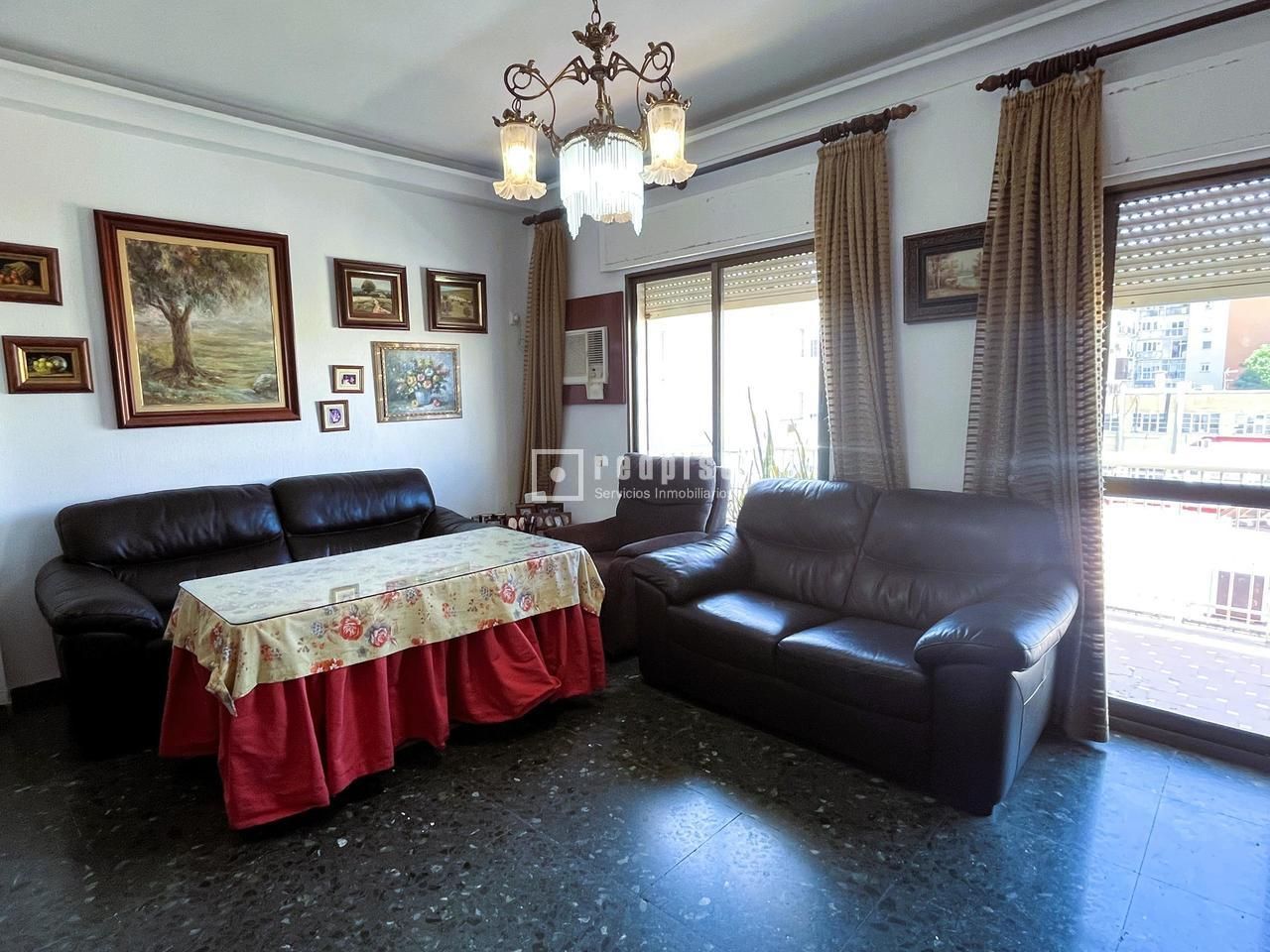 Living room of Flat for sale in  Sevilla Capital  with Air Conditioner, Terrace and Storage room