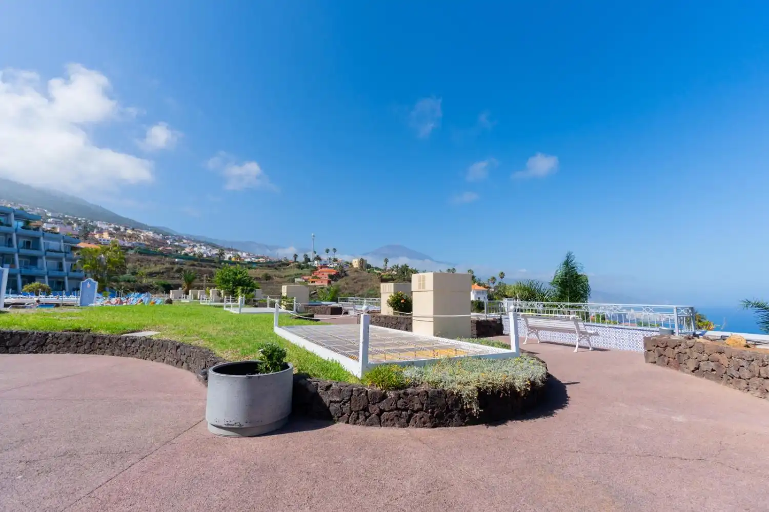 Vista exterior de Estudi de lloguer en Santa Úrsula amb Jardí privat, Terrassa i Piscina