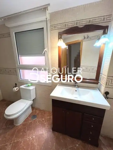 Bathroom of Flat for rent in Leganés  with Air Conditioner and Heating