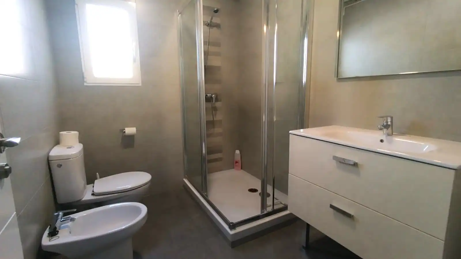 Baño de Ático de alquiler en Valencia con Aire acondicionado, Terraza y Horno